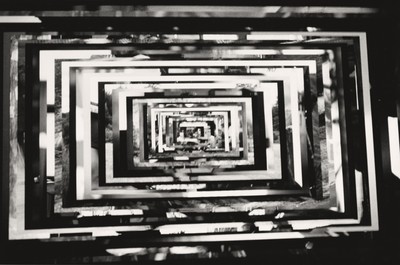 Into the Stream #3 / Schwarz-weiss / LeicaM6,blackandwhite,Streetphotography,streetstyle,contemporaryart