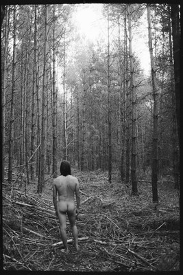 » #2/3 « / T. / Blog post by <a href="https://strkng.com/en/photographer/astrid+susanna+schulz/">Photographer Astrid Susanna Schulz</a> / 2023-10-18 00:02 / Schwarz-weiss / minolta xe-1,Kentmere,Kentmere400,filmphotography,maninnature