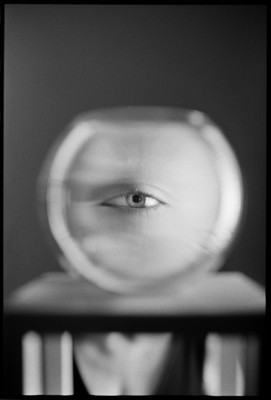 » #3/3 « / Untitled / Blog post by <a href="https://strkng.com/en/photographer/astrid+susanna+schulz/">Photographer Astrid Susanna Schulz</a> / 2023-12-19 23:45 / Schwarz-weiss / filmisnotdead,minolta xe-1,kentmere400,on film,analoguephotography