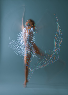 » #1/9 « / Light Dance / Blog post by <a href="https://strkng.com/en/photographer/maria+frodl/">Photographer Maria Frodl</a> / 2020-01-17 18:26