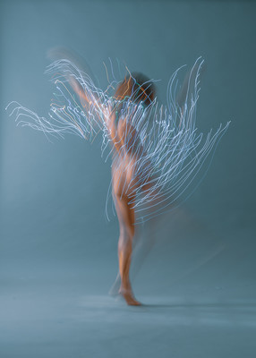 » #9/9 « / Light Dance / Blog post by <a href="https://strkng.com/en/photographer/maria+frodl/">Photographer Maria Frodl</a> / 2020-01-17 18:26
