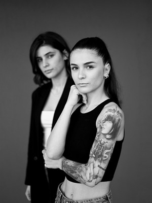 » #1/4 « / Two friends / Blog post by <a href="https://strkng.com/en/photographer/peter+nientied/">Photographer Peter Nientied</a> / 2023-04-02 21:57