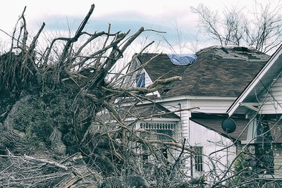 » #9/9 « / Hit by Tornado / Blog post by <a href="https://strkng.com/en/photographer/kerstin+niem%C3%B6ller/">Photographer Kerstin Niemöller</a> / 2018-04-11 09:54