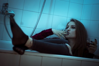 » #8/9 « / Model Alexandra Moldovan / Blog post by <a href="https://strkng.com/en/photographer/zouan+kourtis/">Photographer Zouan Kourtis</a> / 2022-03-02 16:17