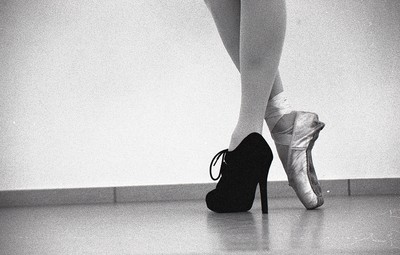 » #9/9 « / Ballett Serie auf schwarz-weiß Film / Blog-Beitrag von <a href="https://strkng.com/de/fotograf/matthias+petz+-mp-kunst-/">Fotograf Matthias Petz (mp_kunst)</a> / 22.07.2023 17:23 / Konzeptionell