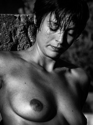 » #1/2 « / Blog post by <a href="https://strkng.com/en/photographer/philippe+hirou/">Photographer Philippe Hirou</a> / 2021-02-28 08:20 / Nude