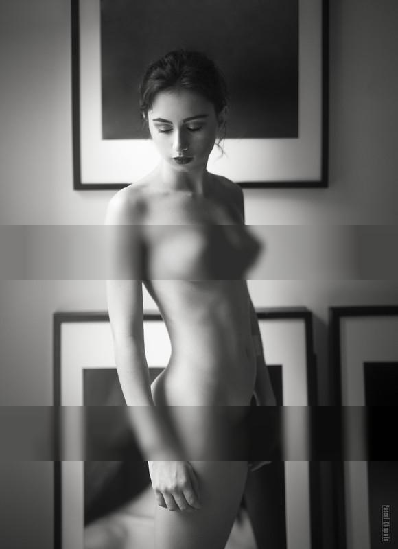 Moona / Portrait  photography by Photographer Pascal Chapuis ★67 | STRKNG