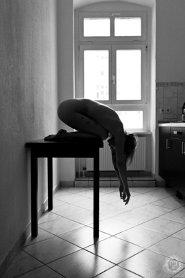 Black and White  photography by Model Triz Täss ★38 | STRKNG