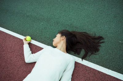 Tennis court loneliness / Portrait  Fotografie von Fotografin Flavia Catena ★1 | STRKNG