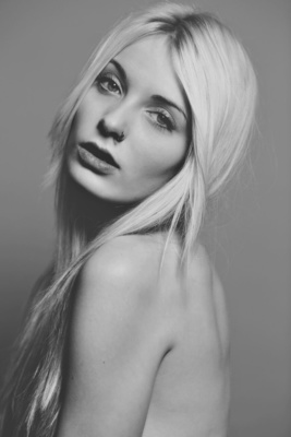 Be happy, it drives people crazy / Nude  photography by Model Valerie ★5 | STRKNG