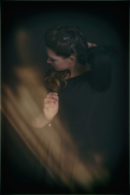 Sara / People  photography by Photographer Fabio Toschi ★1 | STRKNG