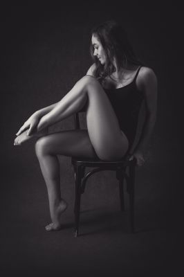 Diana / Black and White  photography by Photographer Christian Ballé ★2 | STRKNG