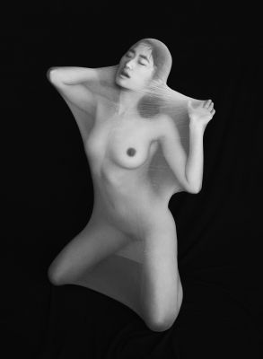 The False Veil / Nude  Fotografie von Model nakiesheri ★129 | STRKNG