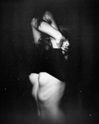 change / Schwarz-weiss  Fotografie von Model la fleur de la nuit ★42 | STRKNG