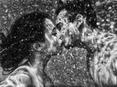 underwater kiss / Wasserlandschaften  Fotografie von Fotografin Maria Kappatou ★4 | STRKNG