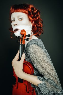 Il silenzio della violonista / Fine Art  Fotografie von Fotograf André Leischner ★37 | STRKNG