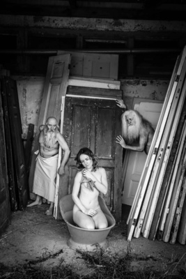 Susanna im Bade / Black and White  photography by Photographer Andreas Maria Kahn ★13 | STRKNG