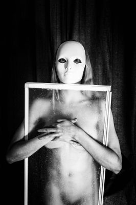 Never mind a broken heart / Conceptual  photography by Photographer Andreas Maria Kahn ★13 | STRKNG