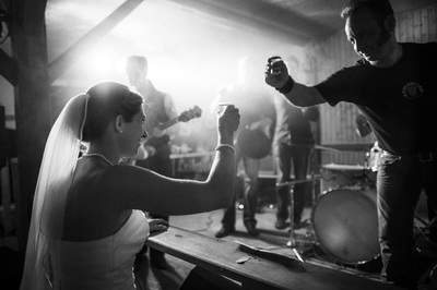 Cheers! / Wedding  photography by Photographer Stephan Amm ★5 | STRKNG