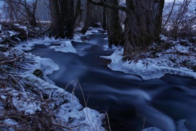 Winterabend am Bach / Landscapes  photography by Photographer Cordula Kelle-Dingel ★3 | STRKNG