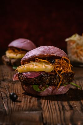 Black Bean Umami Burger / Food  photography by Photographer Axel Collein | STRKNG