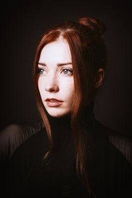 Anna / Portrait  photography by Photographer Axel Bueckert ★3 | STRKNG