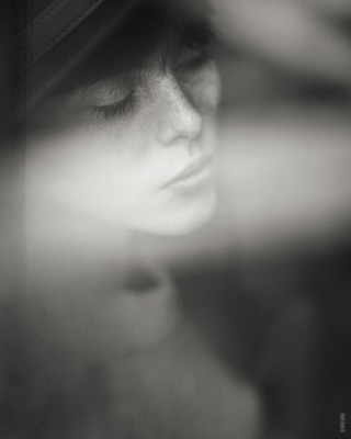 Clara / Portrait  photography by Photographer Pascal Chapuis ★67 | STRKNG