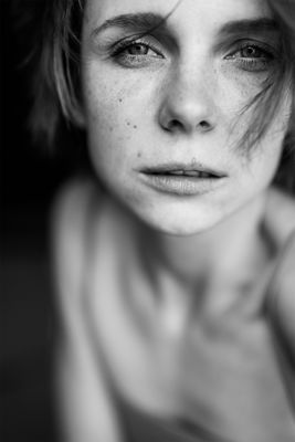 thoughtless, breathless, rootless...floating worth of speechlessness / Portrait  Fotografie von Model Emily ★21 | STRKNG