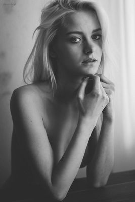 Vanessa / Portrait  photography by Photographer Michael Becker ★2 | STRKNG