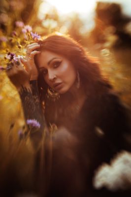 My world was on fire, way before it was meant to burn... / Portrait  photography by Photographer Mrs Theatralisch ★4 | STRKNG