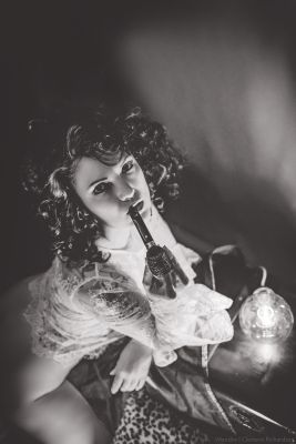 Boudoir Pipesmoker / Black and White  photography by Model Muscarin ★2 | STRKNG