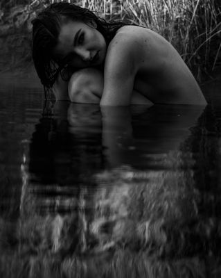 Reflecting / Nude  photography by Photographer Jamie Thißen-Betts ★4 | STRKNG