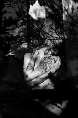 Hiding in plain sight / Nude  photography by Photographer Jamie Thißen-Betts ★4 | STRKNG