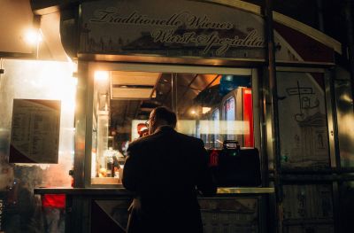 Midnight Snack / Street  Fotografie von Fotograf Klemens Oezelt | STRKNG