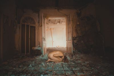 Decay of feelings / Nude  photography by Model Medusa ★7 | STRKNG
