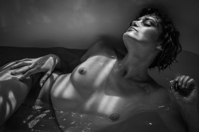 In bath with Kaluuna / Nude  photography by Photographer Eldehen ★4 | STRKNG