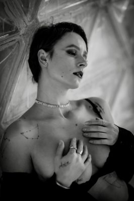 Adriana… cold Heart / Black and White  photography by Photographer Jürgen Dröge ★6 | STRKNG