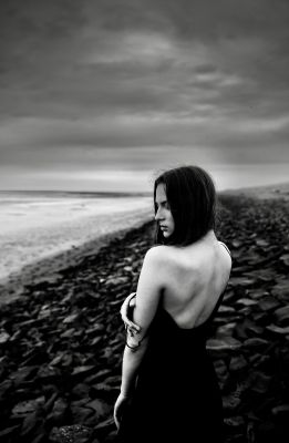 Isabelle… At the End of the World / Black and White  photography by Photographer Jürgen Dröge ★6 | STRKNG