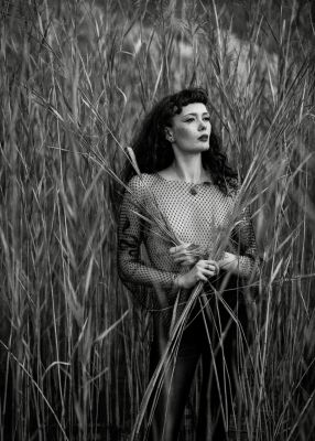 Lexi… in the Reeds / Black and White  photography by Photographer Jürgen Dröge ★6 | STRKNG