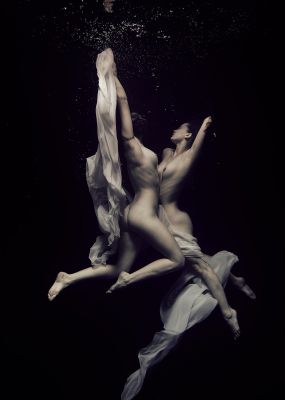 Aqua Ingravitas 1 / Nude  photography by Photographer Jose G Cano ★10 | STRKNG