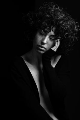 Giorgia / Portrait  photography by Photographer Andrea Arosio | STRKNG