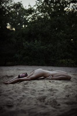 stretching in sand / Nude  photography by Model conipoi (Jonathan) ★8 | STRKNG