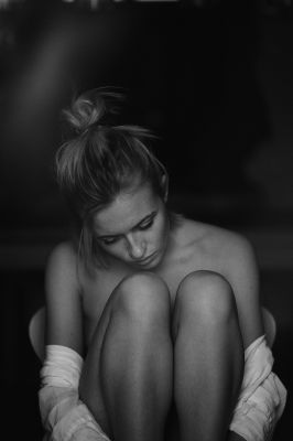 Julia / Portrait  photography by Photographer Andreas Wilhelm ★3 | STRKNG