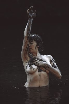 Earthbound / Nude  photography by Model Beke ★9 | STRKNG
