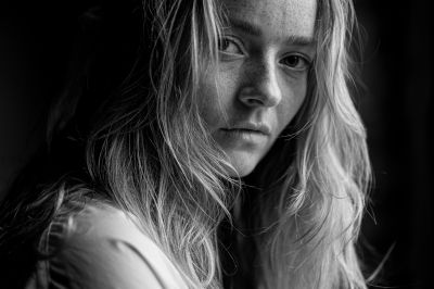 Black is a color / Portrait  photography by Photographer Ingrid Blessing ★2 | STRKNG
