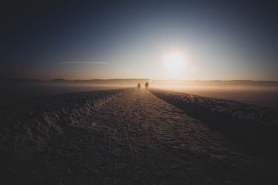 Across the frozen lake “the cold commute” / Landscapes  Fotografie von Fotograf Kris Taylor ★2 | STRKNG