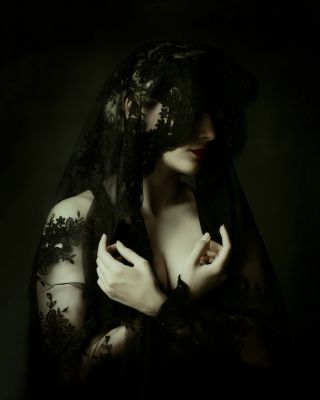 Deep black / Fashion / Beauty  photography by Model Famiochka | STRKNG