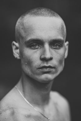 Dawid / Portrait  photography by Photographer Michał Dudulewicz | STRKNG