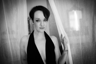 » #3/8 « / Anja / Blog-Beitrag von <a href="https://strkng.com/de/fotograf/carpe+lucem/">Fotograf Carpe Lucem</a> / 03.04.2022 10:40 / Portrait