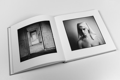» #2/8 « / my new book | mein neuer Bildband / Blog post by <a href="https://strkng.com/en/photographer/holger+nitschke/">Photographer Holger Nitschke</a> / 2023-05-21 09:14 / Portrait